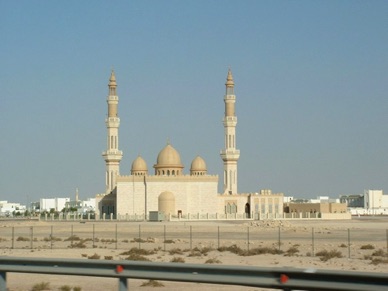 Mosquées le long de la route entre Dubaï et Abu Dhabi