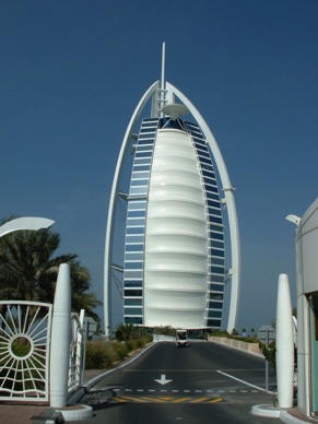 DUBAI
pont privé conduisant 
à l'hôtel Burj al Arab