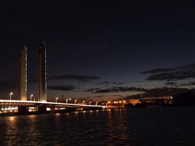 FRANCE
le pont Chaban Delmas de nuit