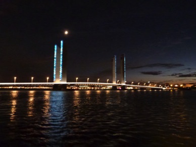 FRANCE
le pont Chaban Delmas de nuit