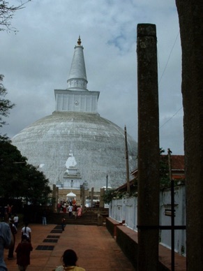 SRI LANKA : ville sainte 
d'Anuradhapura
(1982)
