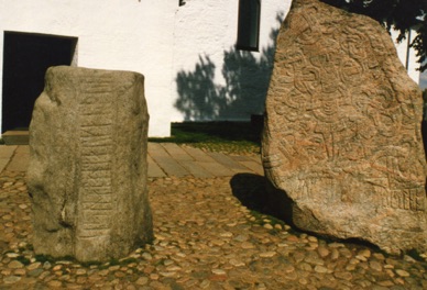 DANEMARK :
Pierres runiques de Jelling
(1994)