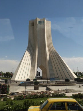 IRAN : Téhéran
Tour Azadi (45 m)