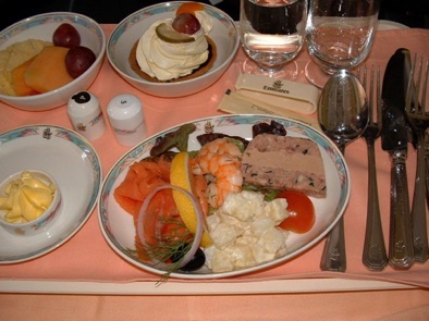 plateau repas (1ère classe) dans l'avion d'Emirates qui nous amène au Sri Lanka (2003)