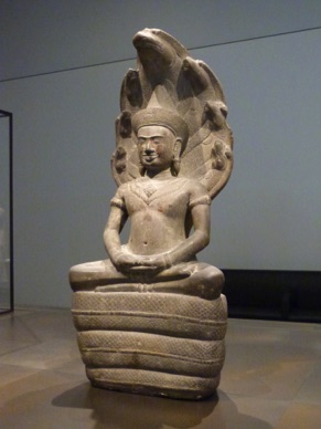 Bouddha en méditation protégé par le naga, roi des serpents