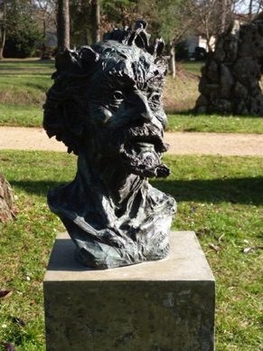 Don Quichotte Faunesque, statue exposé dans les jardins de la Mairie