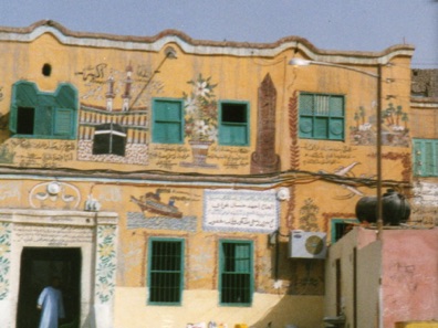 maison peinte attestant du pèlerinage à La Mecque de ses habitants