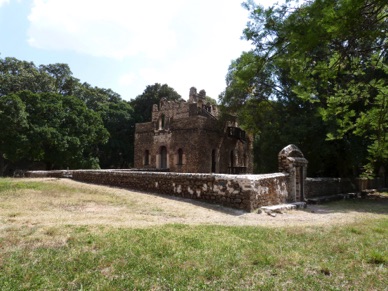 GONDAR : bains de Fasilidas, lieu de détente ou de cérémonie ????