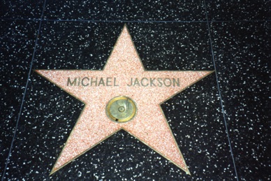 sur le Walk of Fame, les étoiles de 2000 stars du cinéma, de la télévision et du disque