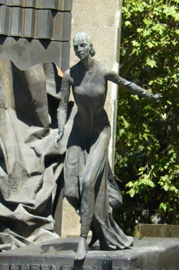 Statue d'Eva Perron