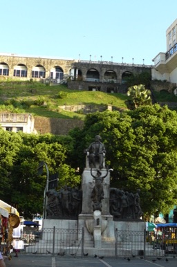 place derrière le marché