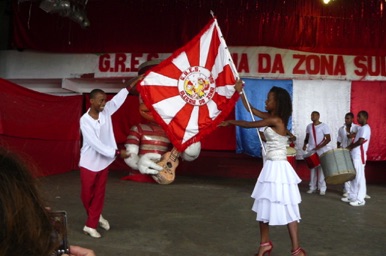 Présentation d'un spectacle dans la favela