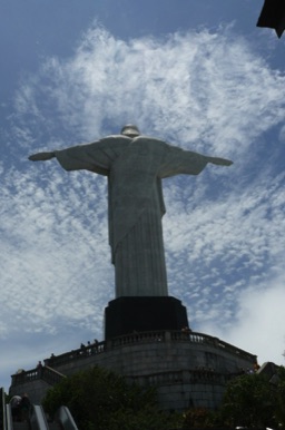 Voilà la grande statue du Christ Rédempteur