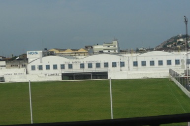 Le stade du quartier qui vit naître le footballeur Ronaldinho