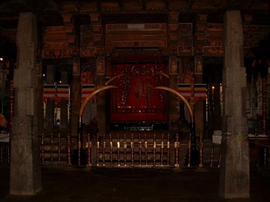 le Temple de la Dent qui abrite une relique sacrée de Bouddha