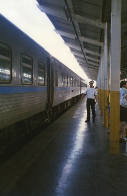 nous prenons le train pour redescendre à BANGKOK …