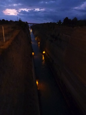 Canal de Corinthe,
malheureusement vu de nuit