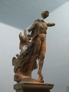 la Victoire (5ème siècle avant JC) sculptée par Paionos