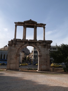 Porte d'Hadrien datant du 2ème siècle qui séparait la ville grecques de la ville romaine