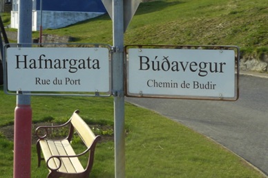 les rues de cette ville sont indiqu&eacute;es aussi en fran&ccedil;ais !!