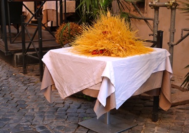 mais pas de doute nous sommes bien en Italie : il y a des pâtes même dans la rue !!