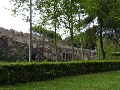 les remparts de POMPEI : ville détruite lors de l'éruption du Vésuve le 24 août de l'an 79