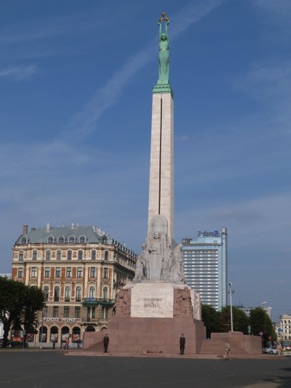Monument de la Liberté 
haut de 55 m