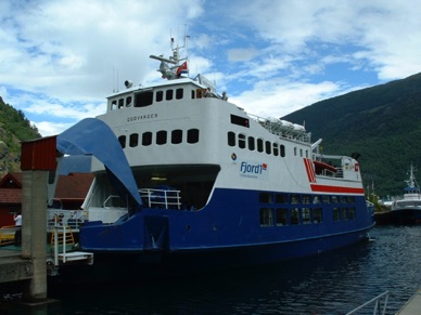 Embarquement pour une croisière dans le fjord