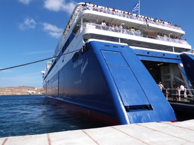 Arrivée au port sur l'île de Paros
