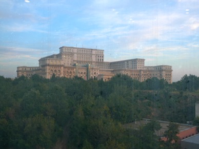 Palais du Parlement
(photographié depuis l'ascenseur de notre hôtel)