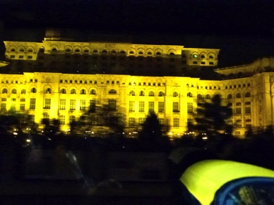 Palais du Parlement de nuit