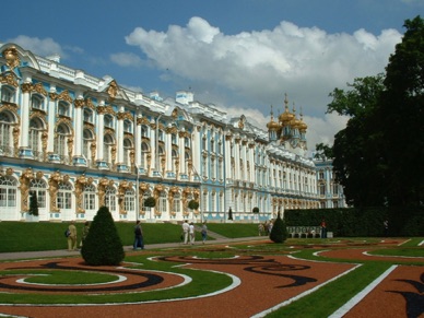 TSARKOIE SELO avec une façade baroque longue de 300 m