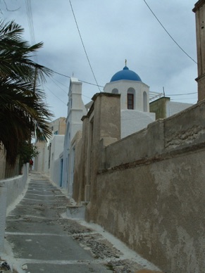 Promenade tranquille dans les ruelles de PYRGOS en 2003