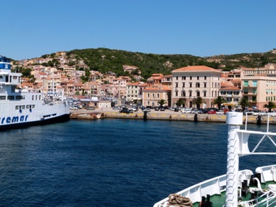 arrivée dans la ville qui porte le même nom : LA MADDALENA