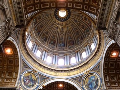la coupole &agrave; double coque &agrave; nervures rayonnantes, chef d'oeuvre de Fontana