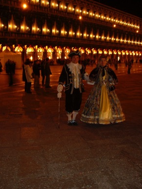 même la nuit le spectacle continue ...