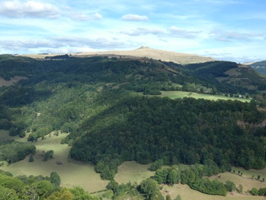 Vues depuis l'esplanade de Barrouze &agrave; SALERS