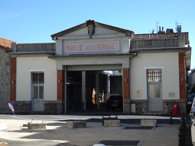 March&eacute; aux fromages