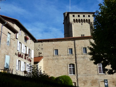 notre h&ocirc;tel contigu &agrave; l'abbaye