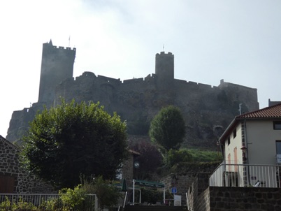 la forteresse &eacute;difi&eacute;e au XI par la famille de Polignac &agrave; qui elle appartient toujours
