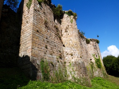 qui possède 11 tours massives