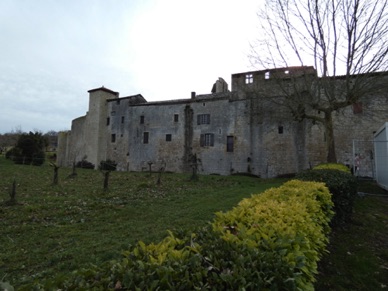 LARRESSINGLE
surnommé la "Carcassonne du Gers"