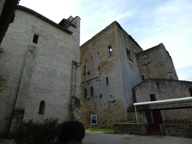 Les &eacute;v&ecirc;ques de Condom y r&eacute;sid&egrave;rent jusqu'au XVI&egrave;me si&egrave;cle.