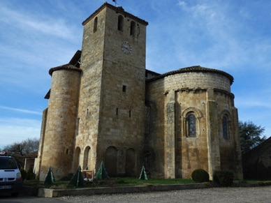 son &eacute;glise dont les crois&eacute;es d'ogives ont l'exemple typique de la transition du roman qu gothique