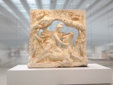 Relief représentant Mithra sacrifiant le taureau