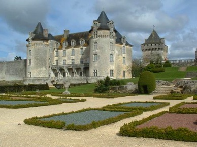 il est aussi appelé le "Château de la Belle au Bois Dormant"