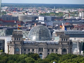 BERLIN
(voir page sp&eacute;ciale)