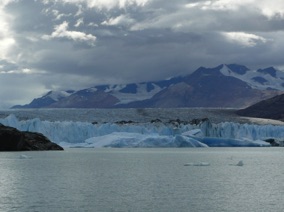 Glacier Uppsala qui est plus &eacute;tendu que la ville de Buenos Aires !