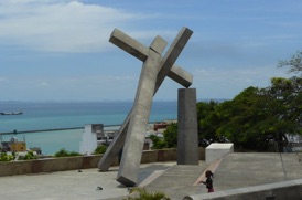 la croix cass&eacute;e