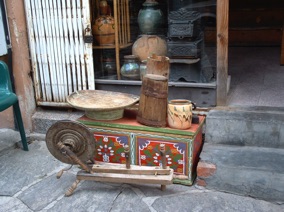 magasin de ventes d'antiquit&eacute;s